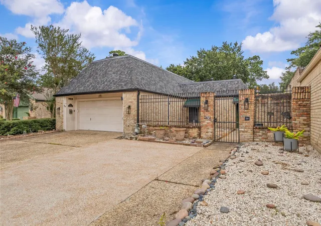 3rd image of 320 Summerwood St, Beaumont, TX 77706 | MLS# 32844339