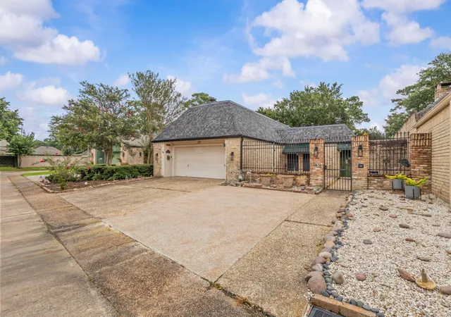 4th image of 320 Summerwood St, Beaumont, TX 77706 | MLS# 32844339
