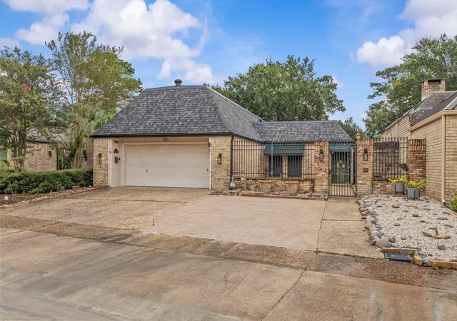 5th image of 320 Summerwood St, Beaumont, TX 77706 | MLS# 32844339