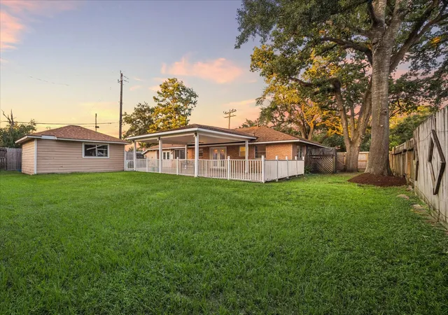 13th image of 2017 Shadowdale Dr, Houston, TX 77043 | MLS# 31723052