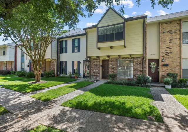Photo 3 of Sale Pending at 10324 Longmont Dr #47/6, Houston, TX 77042 | MLS# 74348751 | Listing updated on 2026-10-08
