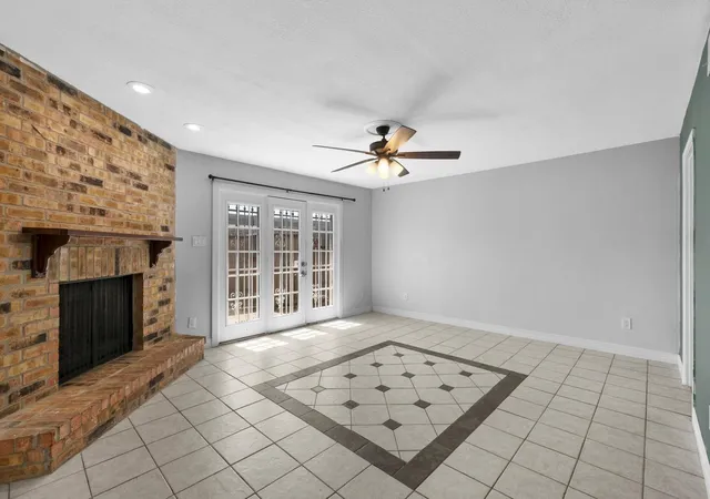 Photo 4 of Sale Pending at 10324 Longmont Dr #47/6, Houston, TX 77042 | MLS# 74348751 | Listing updated on 2026-10-08