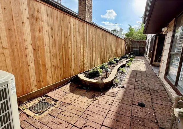 15th image of 10315 Meadow Lake Ln, Houston, TX 77042 | MLS# 46876924