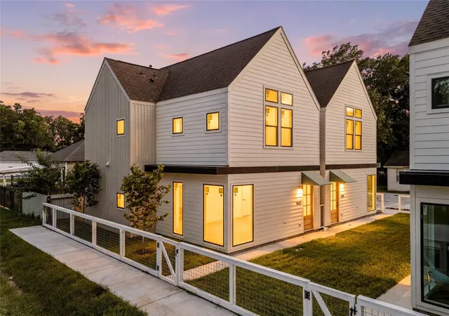 3rd image of 7432-7444 Tremper St, Houston, TX 77020 | MLS# 89241694