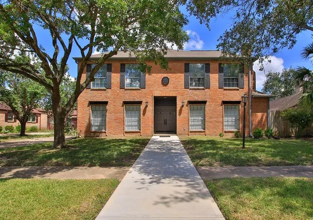 3rd image of 8006 Albin Ln, Houston, TX 77071 | MLS# 89097206