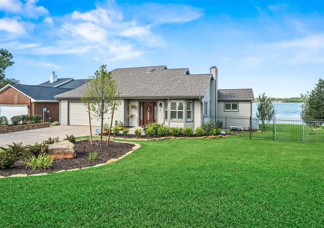 Photo 2 of Single family home for sale at 1034 Lake View Dr, Montgomery, TX 77356 | MLS# 40924223 | Listing updated on 2026-09-12