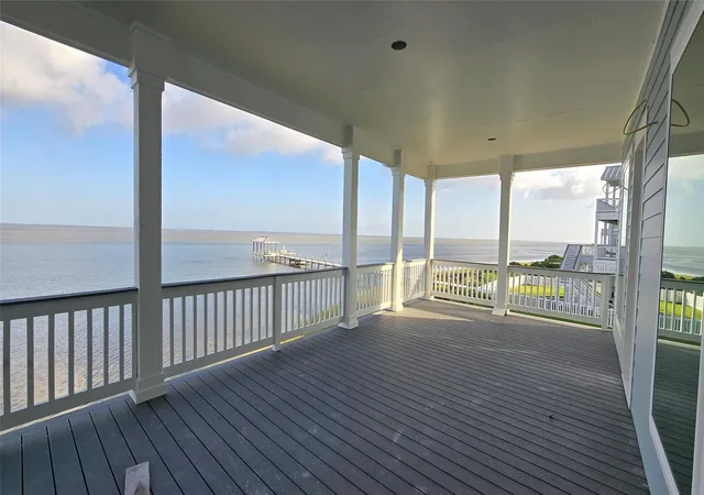 Photo 4 of Single family home for sale at 26638 Bay Water Dr, Galveston, TX 77554 | MLS# 21020294 | Listing updated on 2026-08-11
