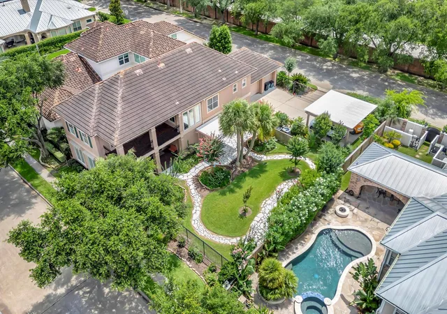 5th image of 604 Harborside Wy, Kemah, TX 77565 | MLS# 81499649