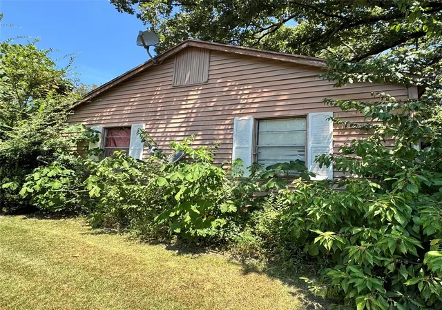 Photo 2 of Single family home for sale at 203 Roosevelt Rd, Hooks, TX 75561 | MLS# 75766827 | Listing updated on 2026-09-09