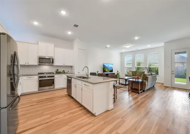 Photo 2 of Single family home for sale at 17076 Easter Lily Dr, Conroe, TX 77385 | MLS# 65046411 | Listing updated on 2026-08-12