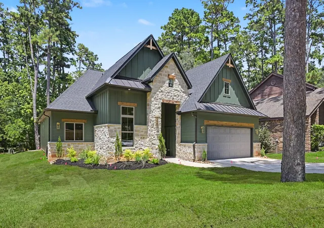 2nd image of 13962 Dolphin Dr, Willis, TX 77318 | MLS# 67977264