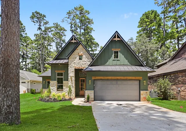Photo 3 of Single family home for sale at 13962 Dolphin Dr, Willis, TX 77318 | MLS# 67977264 | Listing updated on 2026-09-13