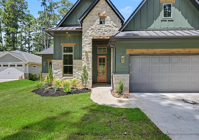 Photo 3 of Single family home for sale at 13962 Dolphin Dr, Willis, TX 77318 | MLS# 67977264 | Listing updated on 2026-09-13