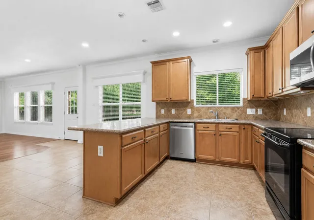 Photo 4 of Single family home for sale at 174 Spindle Tree Cir, Spring, TX 77382 | MLS# 78082675 | Listing updated on 2026-08-23