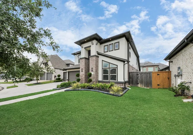 Photo 3 of Sale Pending at 30706 Thicket Ct, Fulshear, TX 77441 | MLS# 86865779 | Listing updated on 2026-09-09