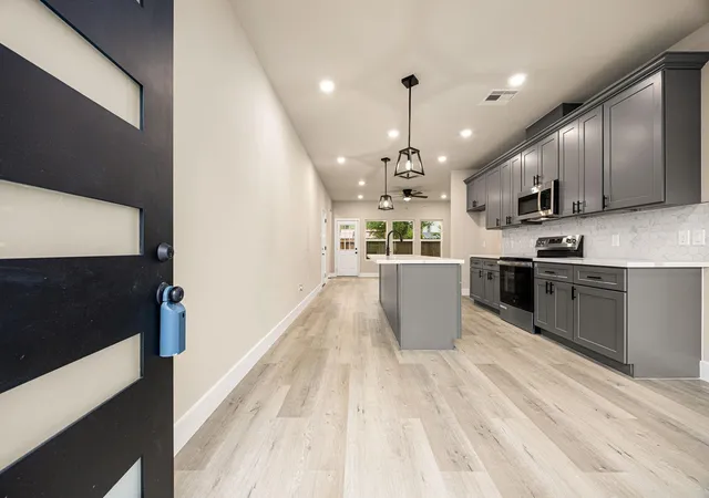 4th image of 5420 Lynnfield St, Houston, TX 77028