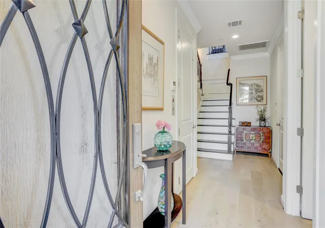 4th image of 827 Dunleigh Meadows Lane Lane, Houston, TX 77055 | MLS# 10636424