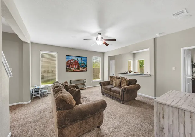 Photo 3 of Single family home for sale at 9402 Savannah Holly Dr, Houston, TX 77075 | MLS# 10524645 | Listing updated on 2026-09-12