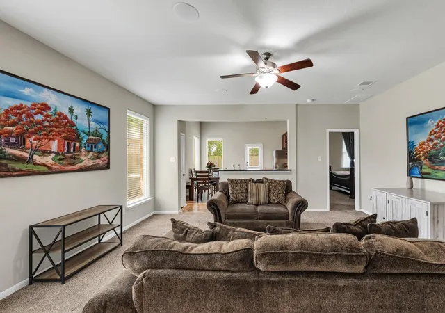 Photo 4 of Single family home for sale at 9402 Savannah Holly Dr, Houston, TX 77075 | MLS# 10524645 | Listing updated on 2026-09-12