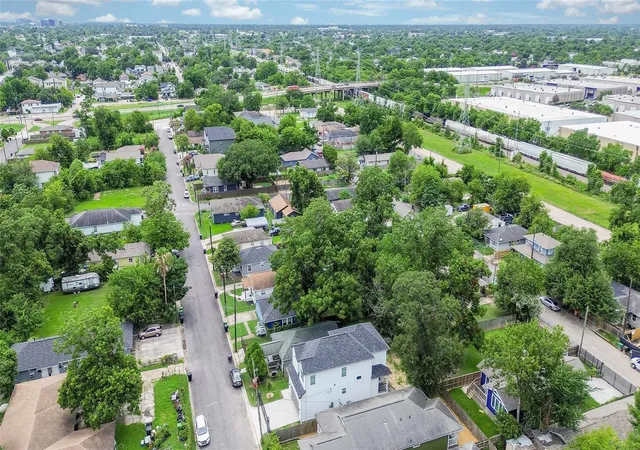 28th image of 1415 E 35th St, Houston, TX 77022 | MLS# 33300422