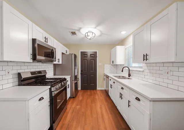 Photo 3 of Sale Pending at 10526 Hollyglen Dr, Houston, TX 77016 | MLS# 36648324 | Listing updated on 2026-09-16