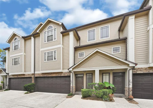 Photo 3 of Townhouse for sale at 2414 Calumet St #B, Houston, TX 77004 | MLS# 873602 | Listing updated on 2026-08-14