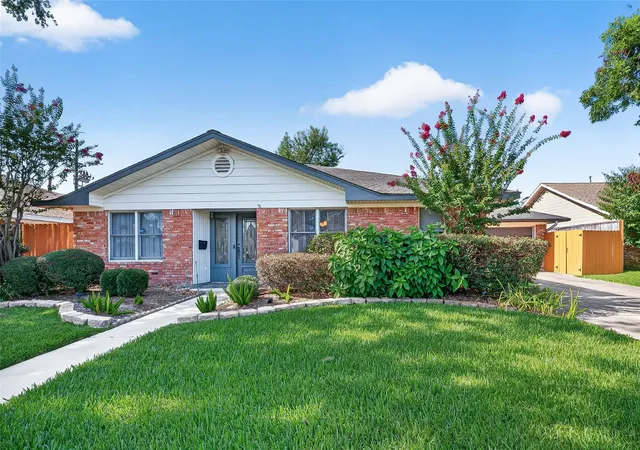 Photo 1 of Single family home for sale at 2406 Tannehill Dr, Houston, TX 77008 | MLS# 44459091 | Listing updated on 2026-09-15