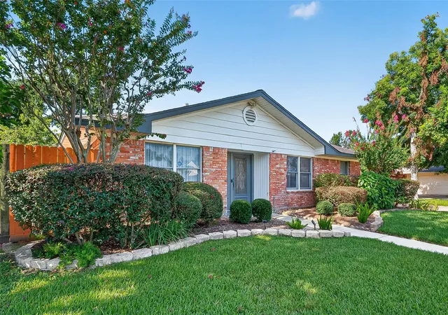 Photo 3 of Single family home for sale at 2406 Tannehill Dr, Houston, TX 77008 | MLS# 44459091 | Listing updated on 2026-09-15