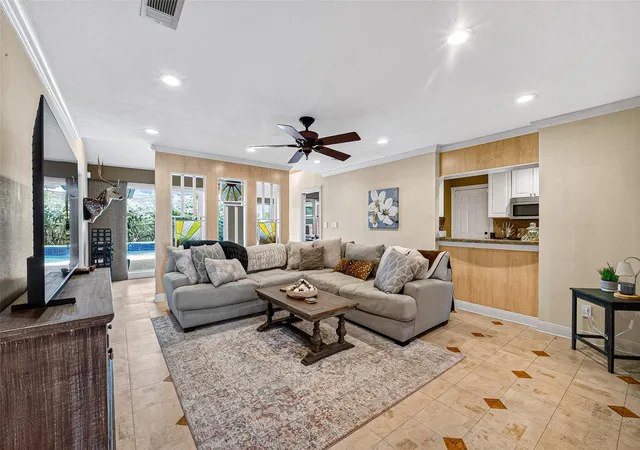 Photo 4 of Single family home for sale at 2406 Tannehill Dr, Houston, TX 77008 | MLS# 44459091 | Listing updated on 2026-09-15