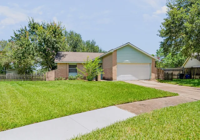 2nd image of 2508 Knoxville Dr, League City, TX 77573 | MLS# 83579885