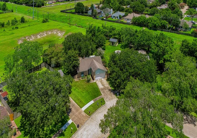 Photo 4 of Sale Pending at 2508 Knoxville Dr, League City, TX 77573 | MLS# 83579885 | Listing updated on 2026-09-16