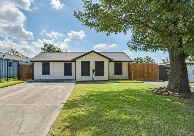 Photo 2 of Sale Pending at 1206 Layton St, Baytown, TX 77520 | MLS# 50388251 | Listing updated on 2026-09-07