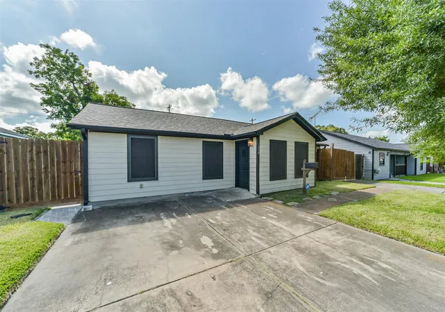 Photo 3 of Sale Pending at 1206 Layton St, Baytown, TX 77520 | MLS# 50388251 | Listing updated on 2026-09-07