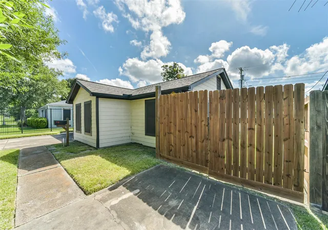Photo 4 of Sale Pending at 1206 Layton St, Baytown, TX 77520 | MLS# 50388251 | Listing updated on 2026-09-07