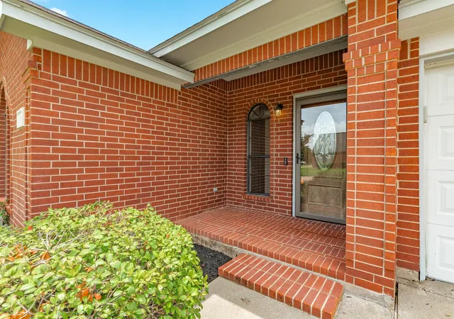 3rd image of 105 Washington Ave, Clute, TX 77531 | MLS# 10990552