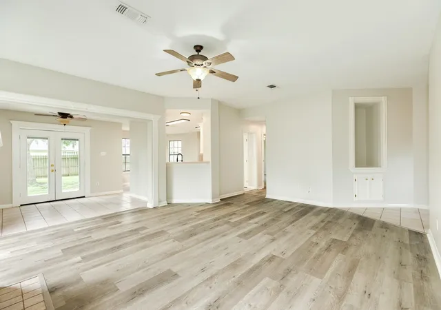 5th image of 105 Washington Ave, Clute, TX 77531 | MLS# 10990552