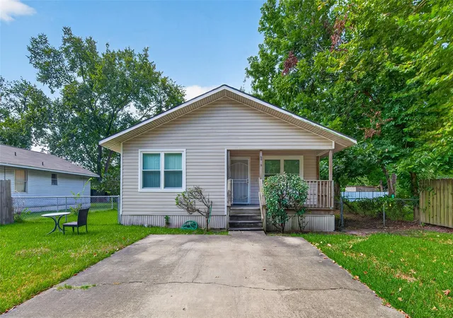1st image of 6010 Woodview Dr, Houston, TX 77396 | MLS# 67559469