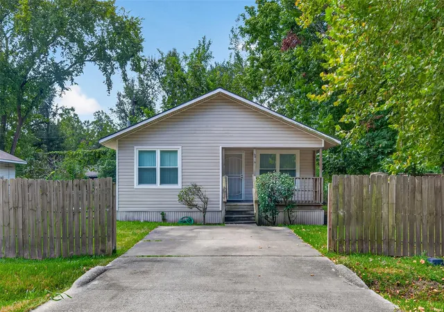 Photo 3 of Single family home for sale at 6010 Woodview Dr, Houston, TX 77396 | MLS# 67559469 | Listing updated on 2026-10-09