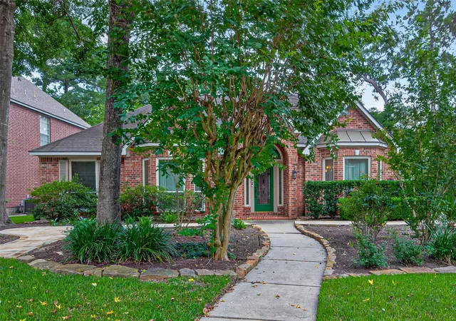 Photo 2 of Sale Pending at 7 Windridge Pl, Spring, TX 77381 | MLS# 66117079 | Listing updated on 2026-09-06