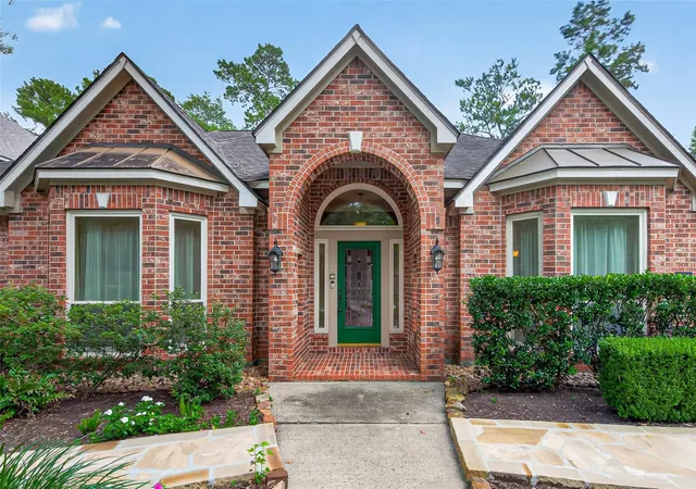 Photo 3 of Sale Pending at 7 Windridge Pl, Spring, TX 77381 | MLS# 66117079 | Listing updated on 2026-09-06