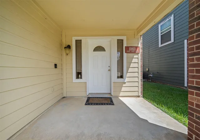 Photo 2 of Single family home for sale at 11811 Fossil Rock Ln, Houston, TX 77034 | MLS# 59997772 | Listing updated on 2026-09-21