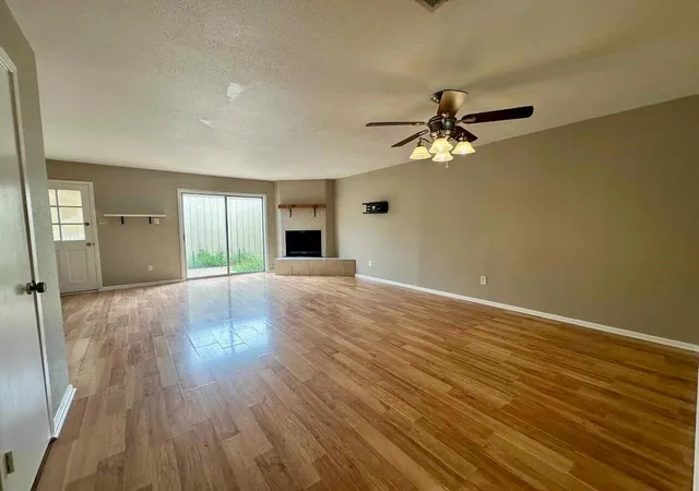 3rd image of 541 Longmeadow St, Beaumont, TX 77707 | MLS# 70755381