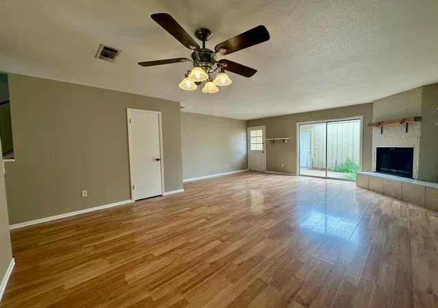4th image of 541 Longmeadow St, Beaumont, TX 77707 | MLS# 70755381
