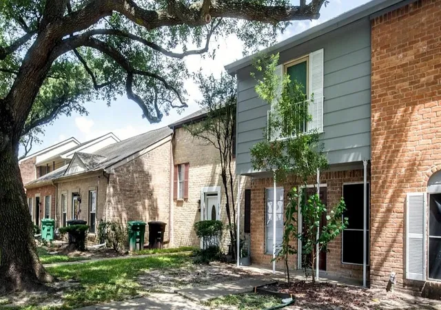 Photo 3 of Townhouse for sale at 7916 Grow Ln, Houston, TX 77040 | MLS# 58817827 | Listing updated on 2026-09-01