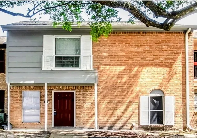 Photo 3 of Townhouse for sale at 7916 Grow Ln, Houston, TX 77040 | MLS# 58817827 | Listing updated on 2026-09-01