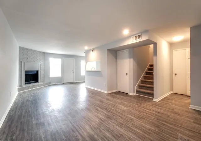 Photo 4 of Townhouse for sale at 7916 Grow Ln, Houston, TX 77040 | MLS# 58817827 | Listing updated on 2026-09-01