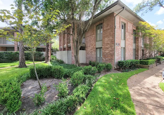 3rd image of 6443 Bayou Glen Rd, Houston, TX 77057 | MLS# 2480195