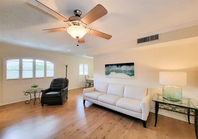 5th image of 6443 Bayou Glen Rd, Houston, TX 77057 | MLS# 2480195