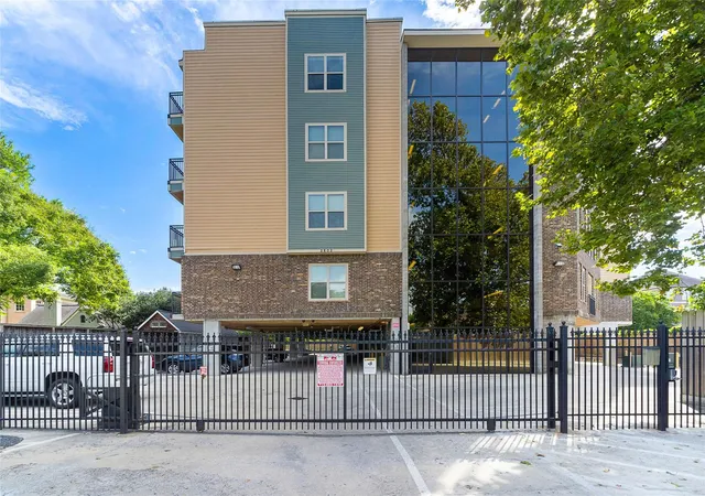 2nd image of 2802 Morrison St #206, Houston, TX 77009 | MLS# 93280658