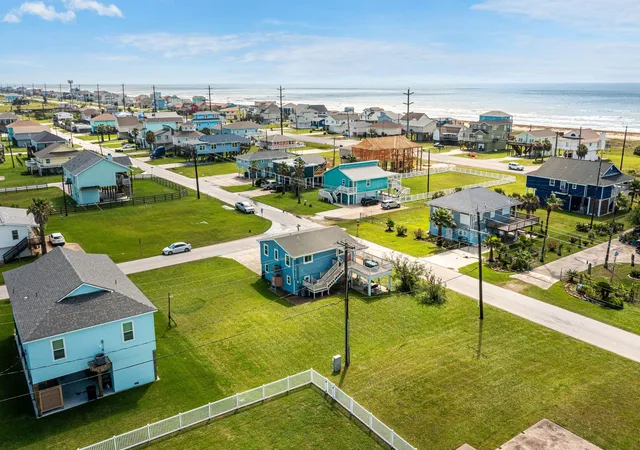 Photo 3 of Single family home for sale at 4222 Mason Dr, Galveston, TX 77554 | MLS# 51599159 | Listing updated on 2026-09-12